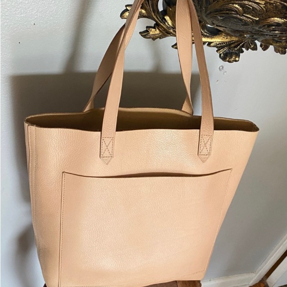Women’s Classic Leather MADEWELL Medium Transport Tote Womens Tan Leather